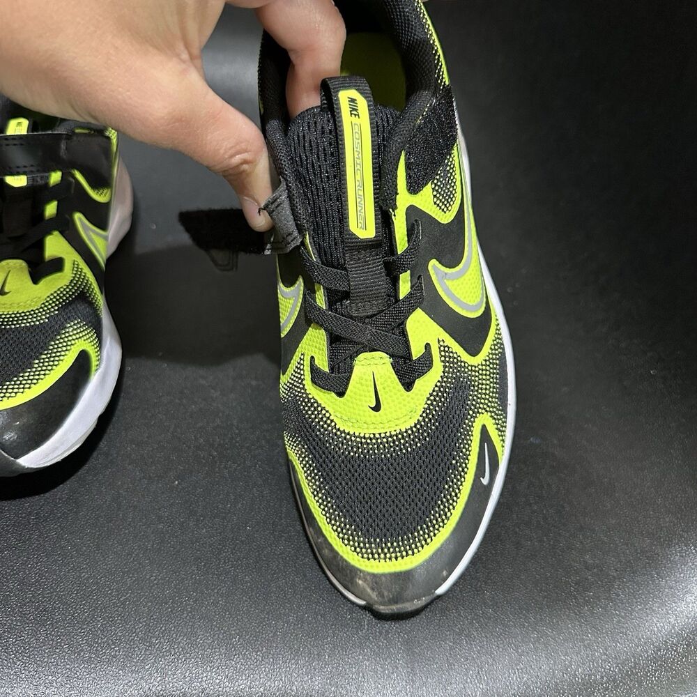 Nike Cosmic Runner PSV Kids Black Volt White Hook & Loop Low Top Sneaker 1Y - Picture 7 of 11